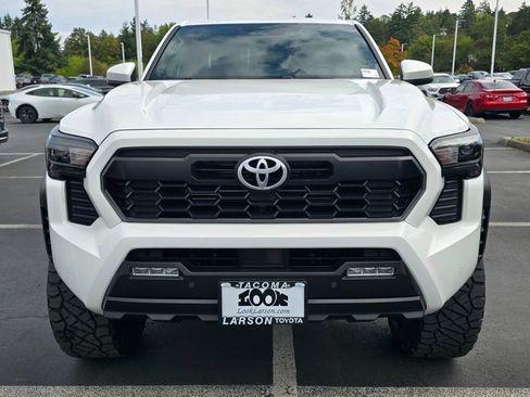 Used 2024 Toyota Tacoma TRD Off-Road image 8
