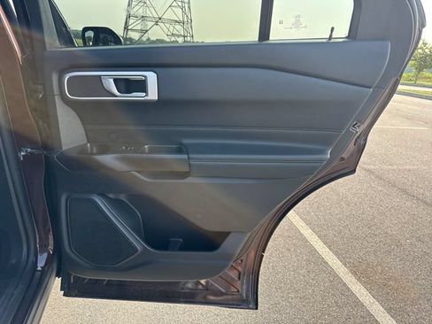 Used 2020 Ford Explorer XLT w/ Equipment Group 202A AWD/4WD image 17