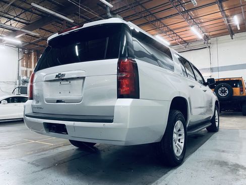 Used 2018 Chevrolet Suburban LT RWD image 6