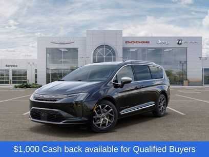 New 2027 Chrysler Pacifica Pinnacle w/ Theater Group