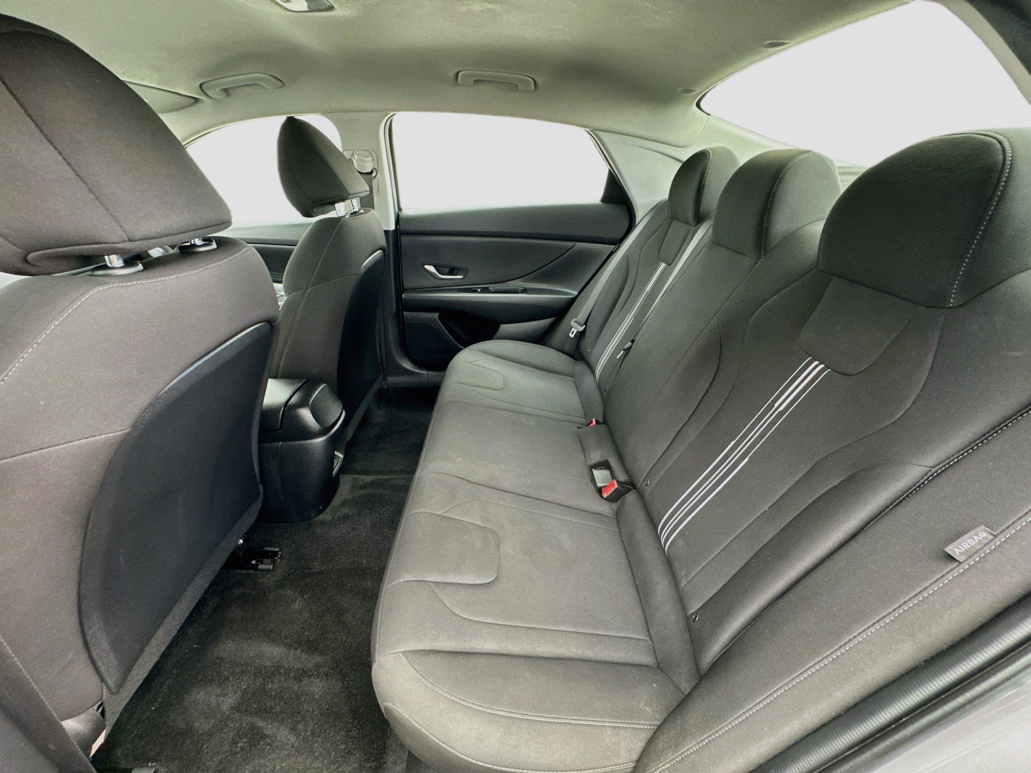 Used 2025 Hyundai Elantra Hybrid FWD image 15