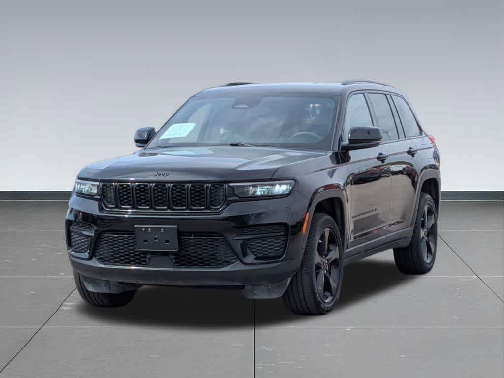 Used 2023 Jeep Grand Cherokee Altitude AWD/4WD image 10