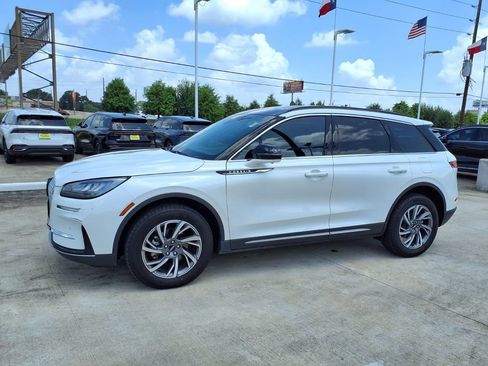 Used 2025 Lincoln Corsair FWD w/ Equipment Group 101A image 3