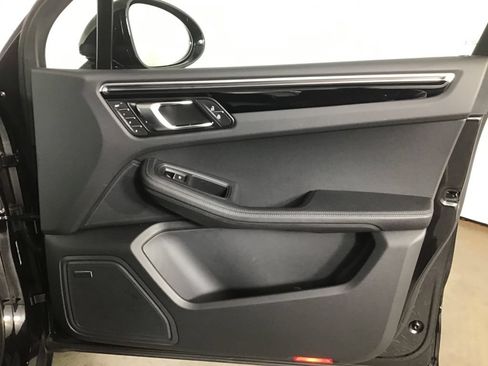 Certified 2026 Porsche Macan AWD/4WD image 20