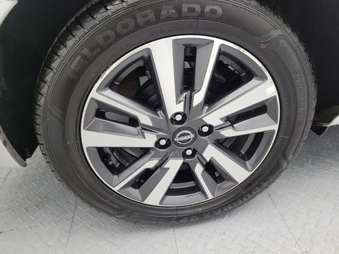 Used 2025 Nissan Versa SV FWD image 31