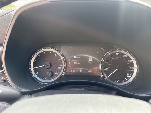 Used 2025 Toyota Highlander LE FWD image 21