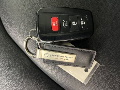 Certified 2023 Toyota Highlander XLE image 17