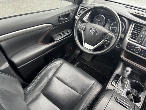 Used 2019 Toyota Highlander Limited AWD/4WD image 21