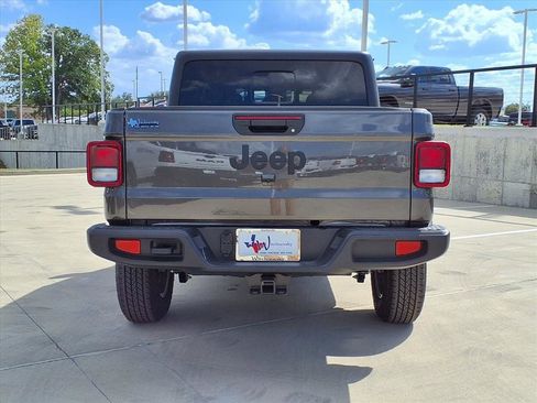 New 2025 Jeep Gladiator Sport image 5