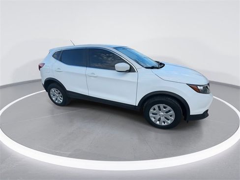 Used 2018 Nissan Rogue Sport S image 13
