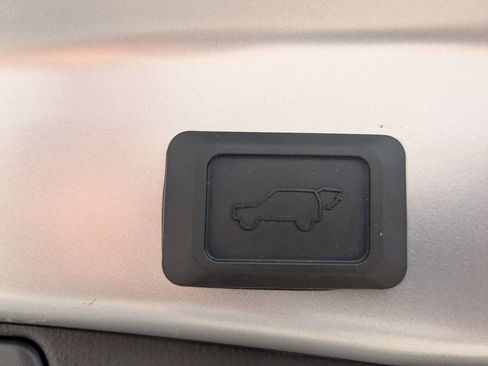 Used 2025 Toyota RAV4 XLE w/ Convenience Package FWD image 16