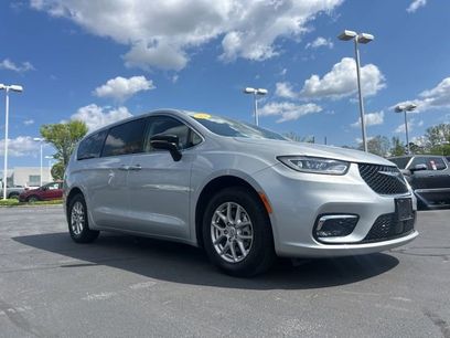 Used 2024 Chrysler Pacifica Touring-L