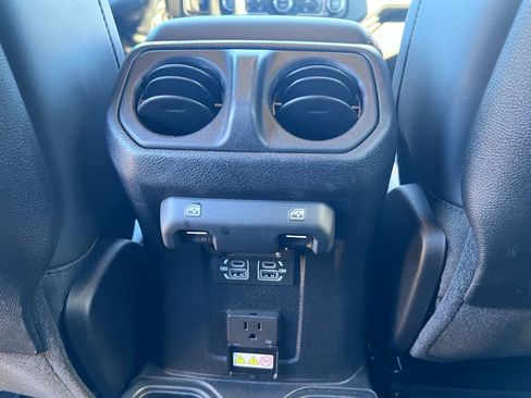 Used 2025 Jeep Gladiator Rubicon image 17