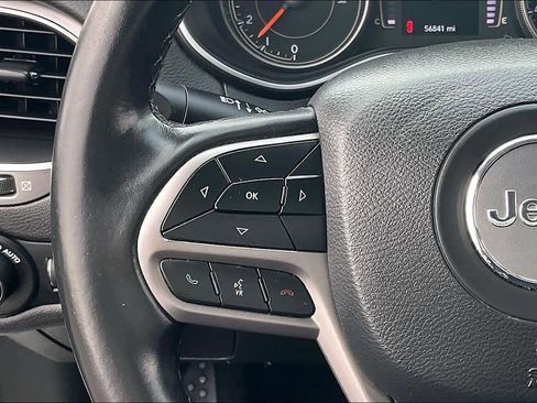 Used 2019 Jeep Cherokee Latitude Plus w/ Comfort/Convenience Group image 20