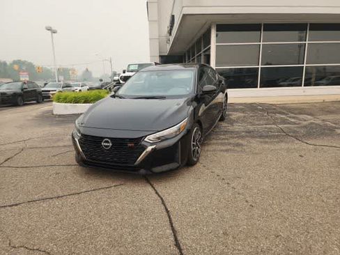 Used 2025 Nissan Sentra SR FWD image 2