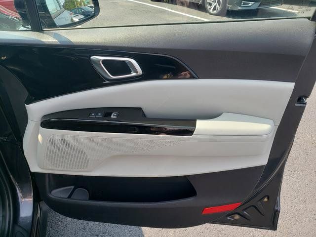 Used 2022 Kia Carnival SX FWD image 21