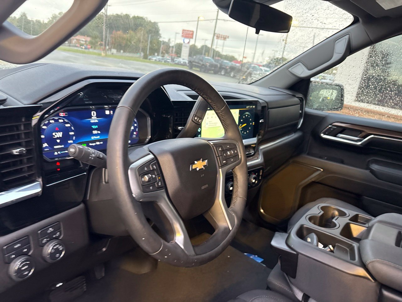 Used 2024 Chevrolet Silverado 1500 LT AWD/4WD image 4