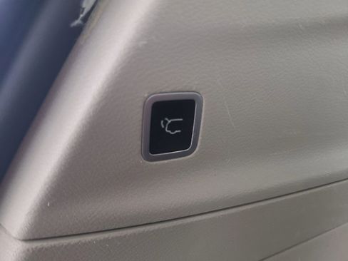 Used 2018 Chrysler Pacifica Touring-L image 40