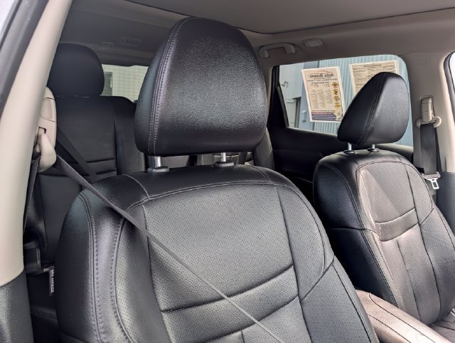 Used 2019 Nissan Rogue SL w/ Premium Package AWD/4WD image 13