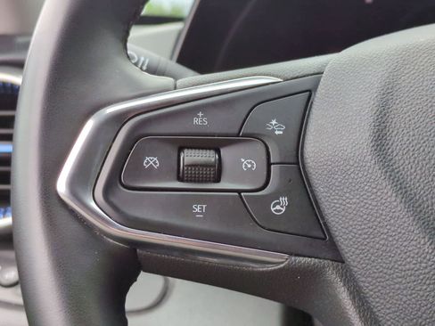 Used 2025 Chevrolet Trax LT w/ LT Convenience Package FWD image 22