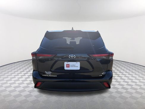 Used 2024 Toyota Highlander LE image 16