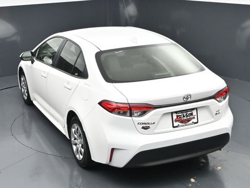 Used 2026 Toyota Corolla LE FWD image 31