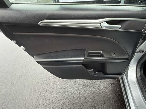 Used 2020 Ford Fusion SE FWD image 13
