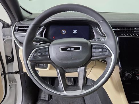 Used 2023 Jeep Grand Cherokee Limited w/ Luxury Tech Group II image 16