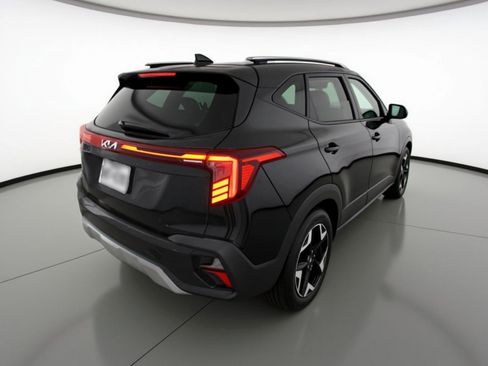 Used 2025 Kia Seltos S image 9