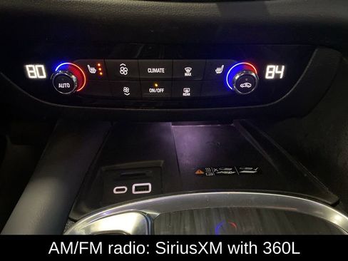 Used 2024 Buick Enclave Essence image 7