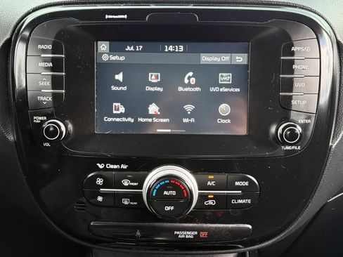 Used 2017 Kia Soul ! FWD image 25
