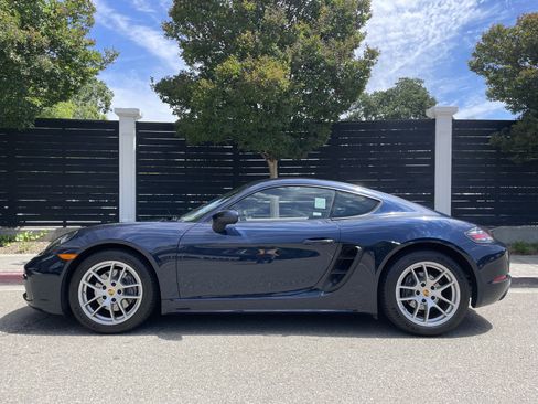 Used 2018 Porsche 718 Cayman RWD image 1