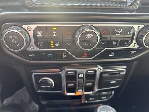 Used 2022 Jeep Wrangler Unlimited Sahara w/ Cold Weather Group image 19