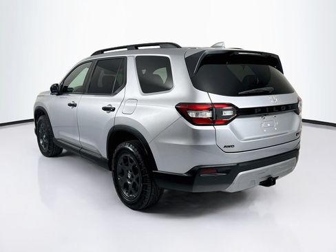 Used 2025 Honda Pilot TrailSport image 7