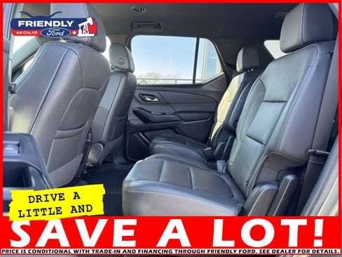Used 2022 Chevrolet Traverse LT image 23