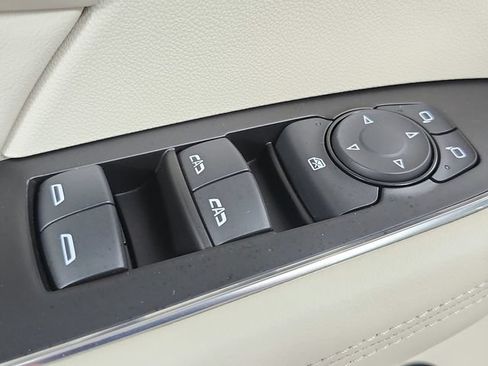 Used 2023 Buick Envision Essence w/ Technology Package I FWD image 38