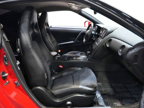 Used 2013 Nissan GT-R Premium image 30