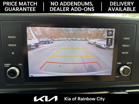 Used 2022 Kia Carnival LX image 24