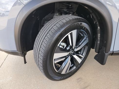Certified 2025 Nissan Rogue SL AWD/4WD image 33