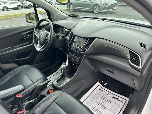 Used 2022 Chevrolet Trax LT w/ LT Convenience Package image 39