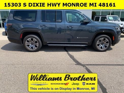 Used 2024 Jeep Wagoneer Series II w/ Flexible Seating Group image 4