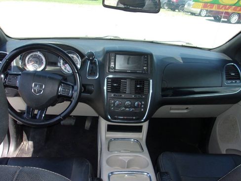 Used 2019 Dodge Grand Caravan SXT FWD image 12