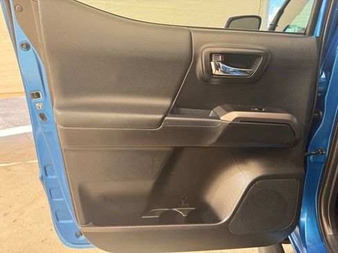 Used 2018 Toyota Tacoma TRD Off-Road image 14