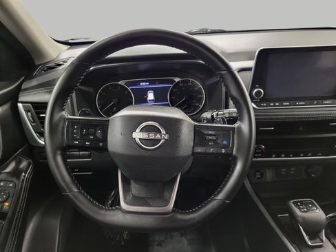 Used 2025 Nissan Rogue SV image 5