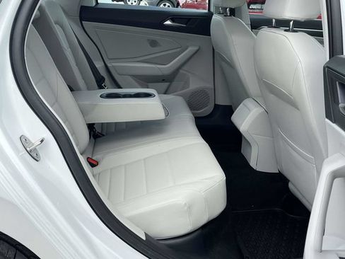 Used 2024 Volkswagen Jetta SE w/ Panoramic Sunroof Package FWD image 21