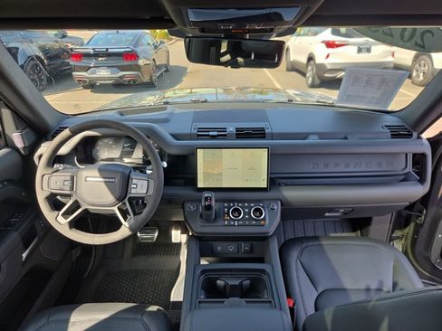 Used 2023 Land Rover Defender 90 V8 image 22