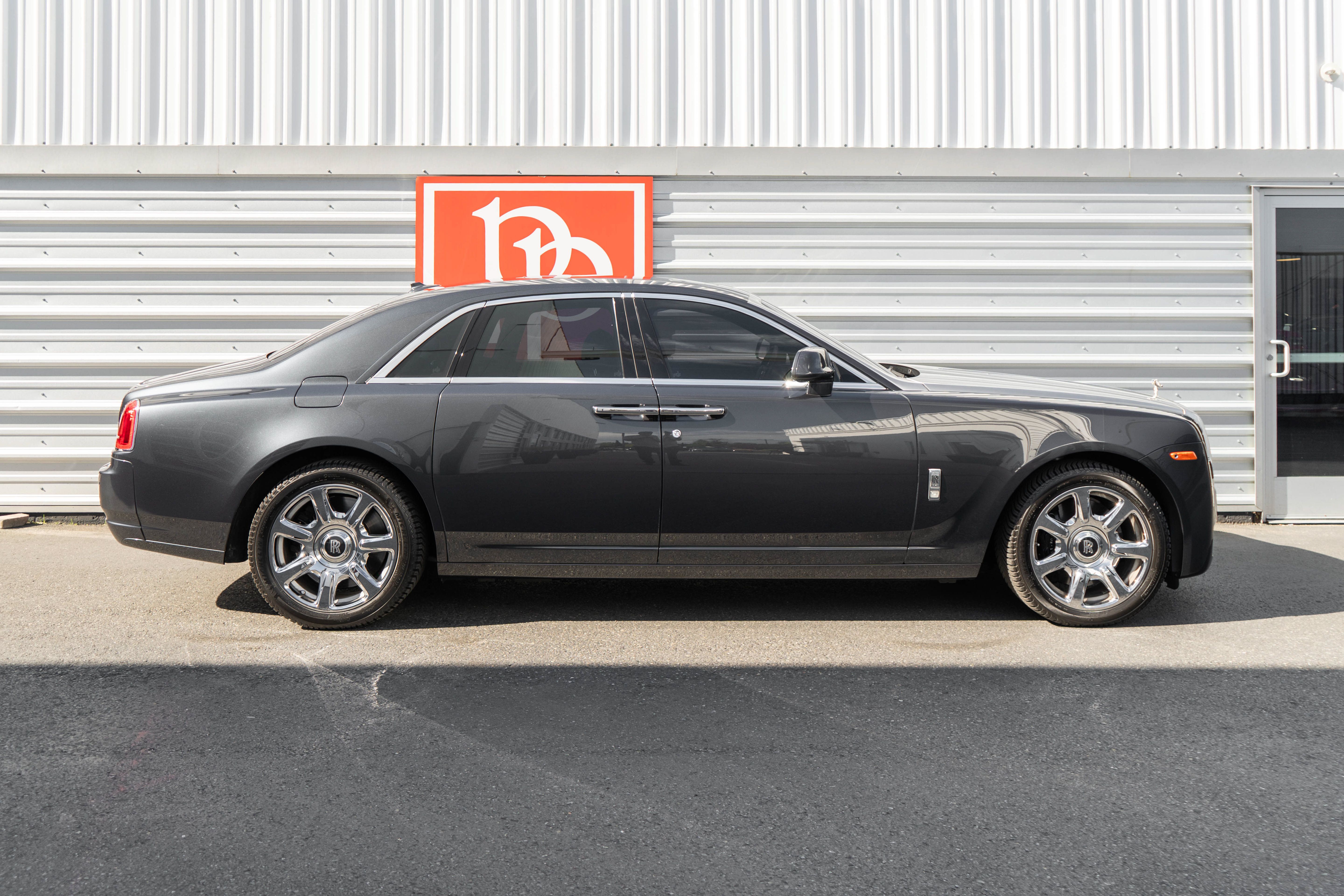 Used 2017 Rolls-Royce Ghost RWD image 48