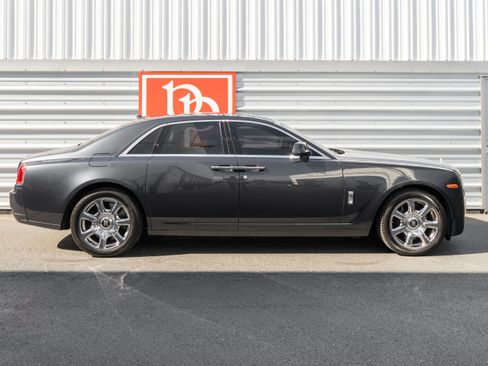 Used 2017 Rolls-Royce Ghost RWD image 48