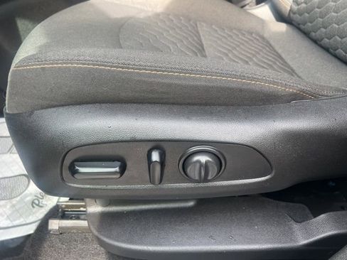 Used 2019 Chevrolet Equinox LT w/ Driver Convenience Package FWD image 21