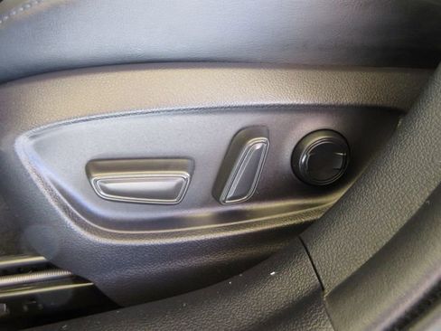 Used 2019 Toyota Prius XLE image 12